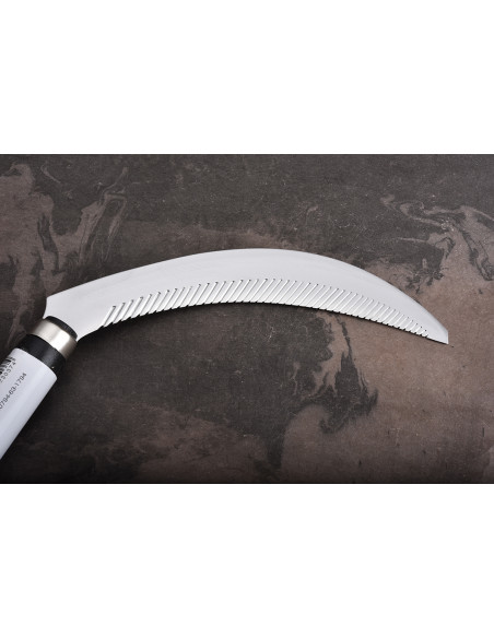 Faucille  japonaise  Takemoto « Kikumatsu »  -  Manche  noir - Lame dentelée de 180 mm