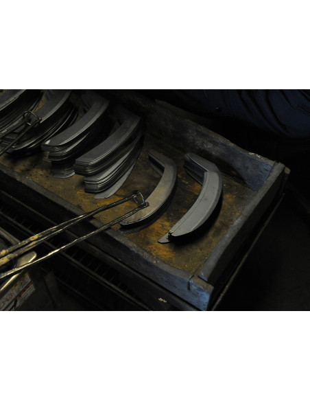 Faucille  japonaise  Takemoto « Kikumatsu »  -  Manche  noir - Lame dentelée de 180 mm