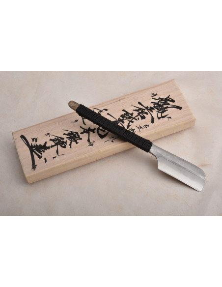 Rasoir Miki Kamisori réalisé par Shigeki Tanaka. Damas